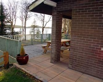 Luxury lakeside Self Catering Cottages - Enniskillen - Innenhof