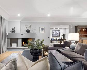 Spacious and beautiful villa in Holmenkollen hill with parking - Oslo - Sala de estar