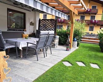 Comfortable double room with shower, WC and balcony - Weinschreiber, Apart & - Rauris - Patio