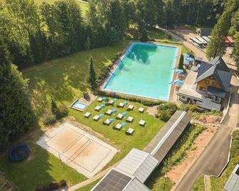 Beautiful apartment for 2 guests with A/C, WIFI, pool, TV, patio and pets allowed - Dvůr Králové nad Labem - Piscina