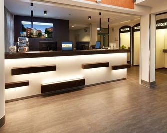 Four Points Flex by Sheraton Hannover - האנובר - דלפק קבלה