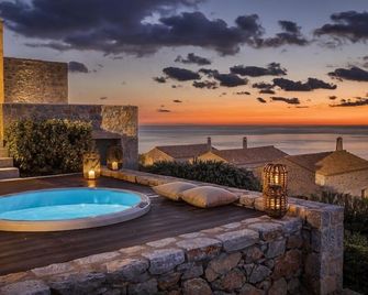 Ariá Estate Suites & Spa - Neo Oitylo