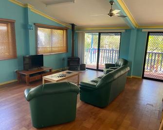 Orchid Beach Retreat Orchid Beach Fraser Island - Fraser Island - Living room