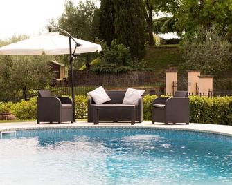 Private villa for 4 with a pool, A/C and tennis court - Terranuova Bracciolini - Pool