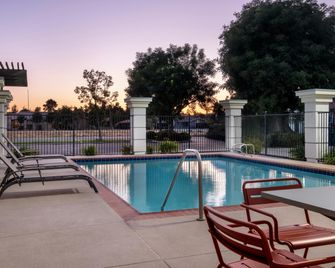 Hampton Inn & Suites Fresno - Fresno - Alberca
