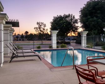 Hampton Inn & Suites Fresno - Fresno - Svømmebasseng