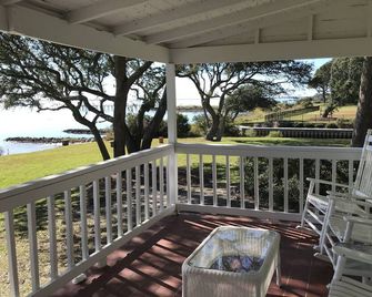 A Cottage with a View - Newport - Balcón