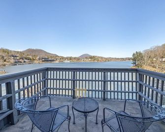 Stunning 3BR Retreat with Lake Views, Full Kitchen, Fireplace and Central A/C - Lake Junaluska - Balcony