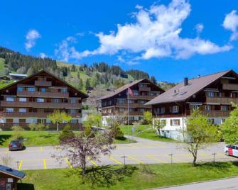 Suzanne Nr. 21 by Interhome - Saanen - Bâtiment