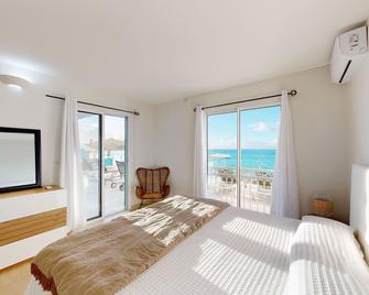 Magnificent waterfront apartment-Free breakfast - Dutch Cul de Sac - Habitación
