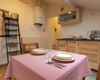 Mansarda dei Cuori a Lecco - Lecco - Ruokailuhuone