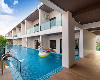 The Thames Pool Access Resort & Villa - Sha Extra Plus - Chalong - Piscina