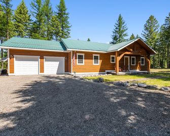 The Gathering Home- Hot Tub, Sauna, Game Room, Mtn Views! - Bigfork - Edificio