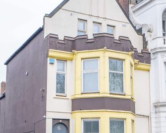 Park View - Leicester - Building