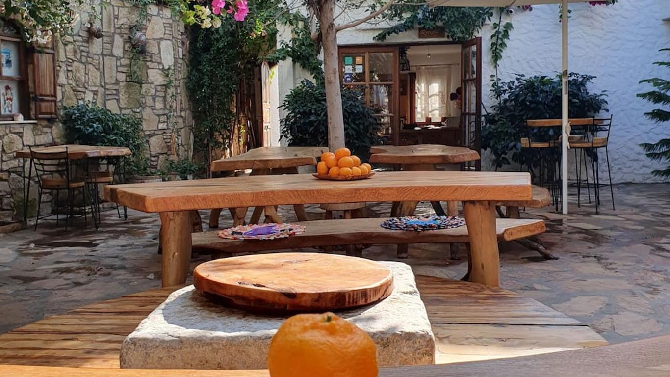 Monza House Otel