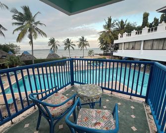 Beachcomber Hotel And Resort - דר א-סאלאם - מרפסת