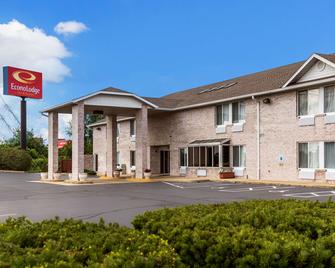Econo Lodge Inn & Suites - Fairview Heights - Building