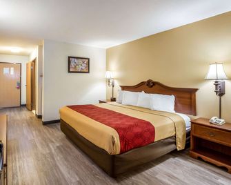 Econo Lodge Inn & Suites Fairview Heights - St. Louis - Fairview Heights - Bedroom