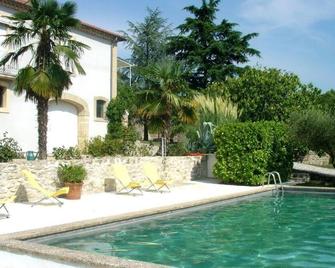 Peace and privacy, suitable for families or couples - Aigremont - Piscina