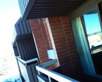 Home Away Inn - Drayton Valley - Balcony