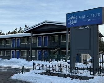 Pine Needles Inn - Mount Shasta - Building