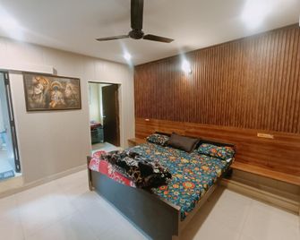 Bhargava Ashram Yatri Niwas - Mathura - Bedroom