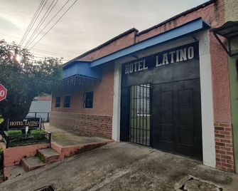 Hotel Latino - Santa Ana - Edificio