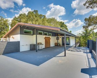 Lake O' the Pines Retreat: Private Dock! - Jefferson - Building