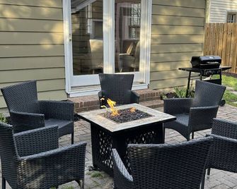 Stunning Cottage in Historic Village - Newport News - Patio