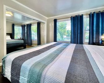 Uniquely styled home minutes to Downtown Sac! - West Sacramento - Bedroom