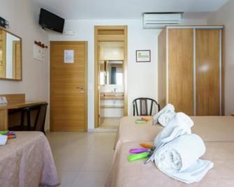 Hostal Costabella powered by Faro Homes - Fuengirola - Makuuhuone