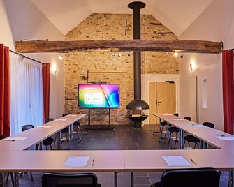 Maison d'Hôtes Les Herbes Folles - Mauregard - Sala de reuniones