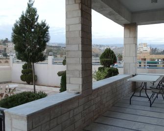 Hadrian s Gate Hotel - Jerash - Balcón