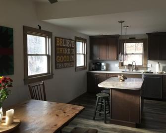 Bear North - Fabulous Private Family Home Near Gore Mt And Adirondack Park - North River - Cocina