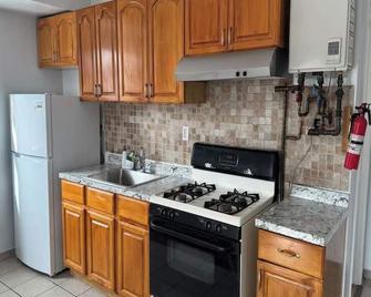 2br Apartment With Easy Access To Nyc - Passaic - Kitchen