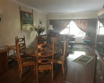 Overmeer - Worcester - Jídelna