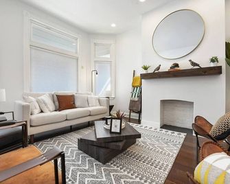 Beatty`s Bohemian Retreat - بيتسبرغ - غرفة معيشة