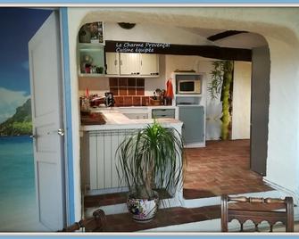 'Le charme provençal' - Studio 4 couchages classé 2 étoiles - Axelle Loc'Appart - Lorgues - Cuisine