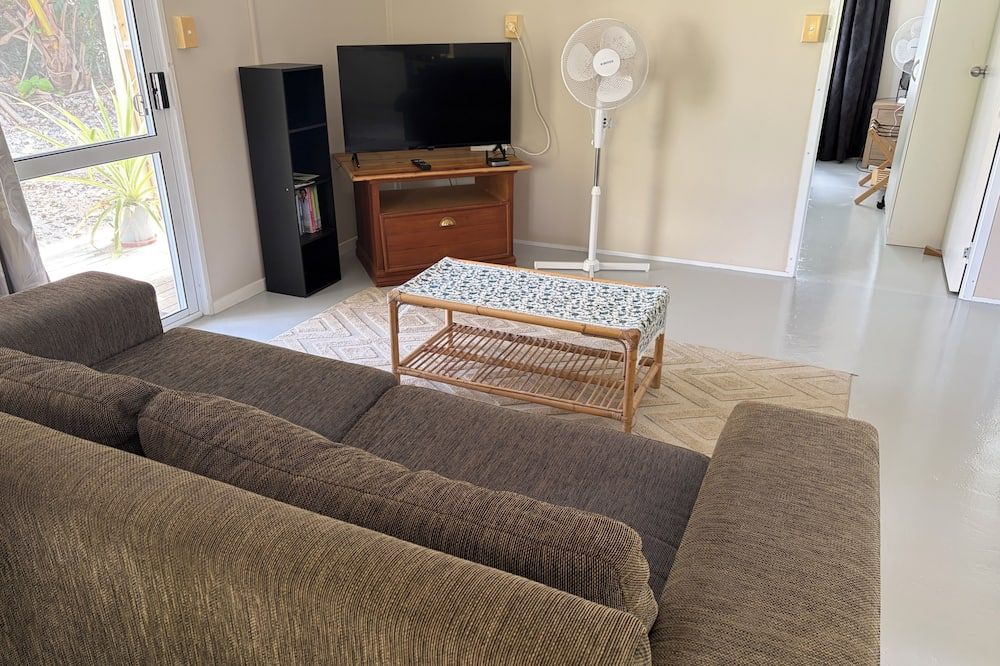 Two bedroom house - spacious, clean and comfortable in great location. - Niue Island - غرفة معيشة