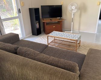 Two bedroom house - spacious, clean and comfortable in great location. - Niue Island - غرفة معيشة