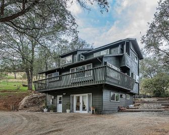 Beautiful Sequoia Hideout // Modern with Views!! - Three Rivers - Budynek