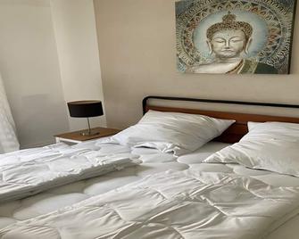 Holiday Home 'Ferienhaus Marne' with Private Terrace, Private Garden and Wi-Fi - Marne - Habitación