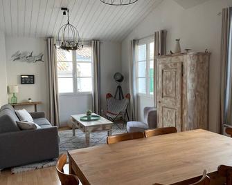 Very bright nest with terrace in the village - La Flotte - Sala pranzo