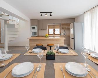 Lovely Home In Vrgorac With Wifi - Vrgorac - Comedor