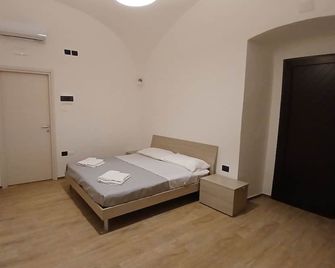 AB House Caserta - Reggia di Caserta e Stazione Fs a cinque minuti in auto - Caserta - Camera da letto