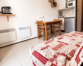 Apartment in a residence at the foot of the slopes - Lélex - Chambre