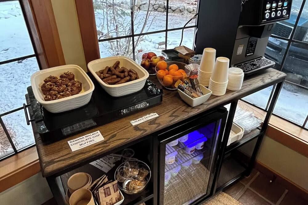 Donner Lake Inn - Truckee - Buffet