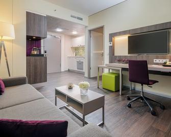 Directly at the airport & S-Bahn - in a few minutes in Frankfurt city center. - Fráncfort - Sala de estar
