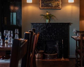 스리 스왈로우스 - Morston - 레스토랑