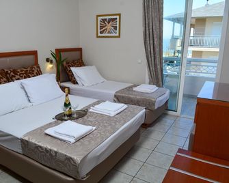 Hermes Rooms & Suites - Olympiaki Akti - Bedroom